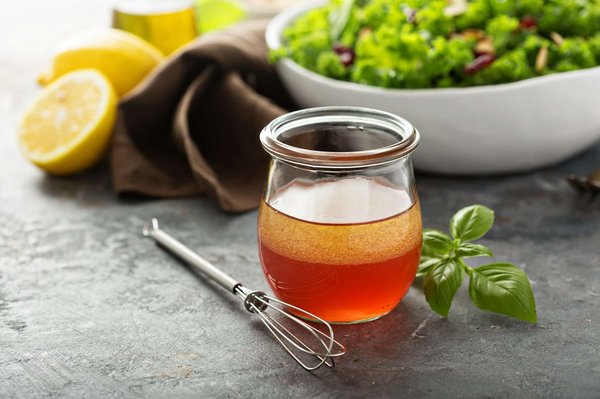 Quelle est la recette d'une vinaigrette aux framboises et balsamique pour salades estivales?