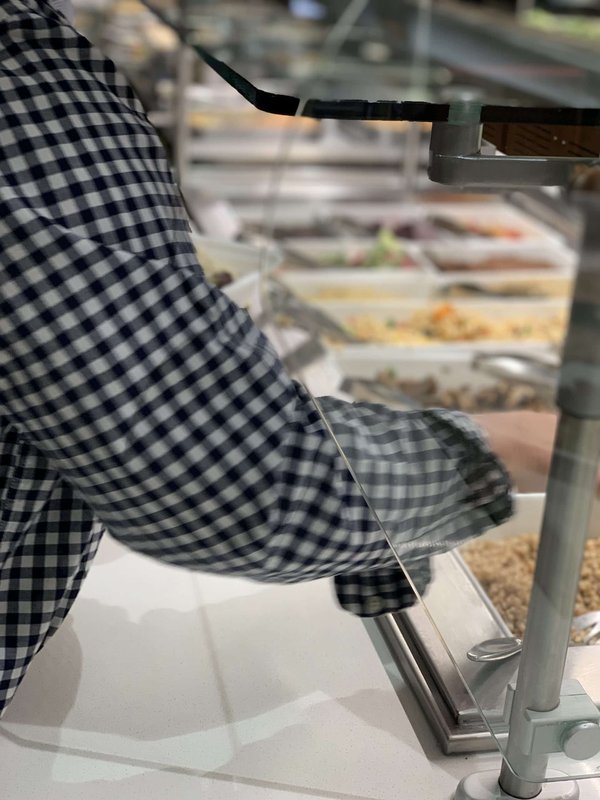 Comment organiser un buffet de desserts gourmands pour un mariage haut de gamme?